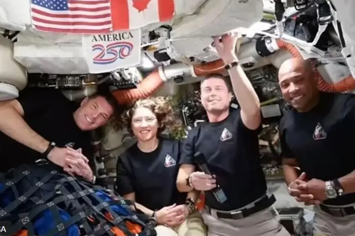 ৪০ মিনিট যোগাযোগ বিচ্ছিন্ন, পুনরায় সংযোগ : পৃথিবীতে ফিরছে আর্টেমিস-২