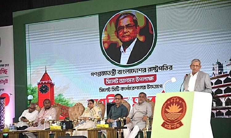 গণতন্ত্রকে রক্ষা করা বড় দায়িত্ব- সিলেটে রাষ্ট্রপতি মির্জা ফখরুল ইসলাম আলমগীর